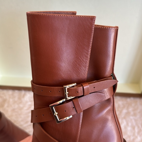 Burberry Ankle Boot - original box and dust bag included- 7.5 US - Picture 6 of 10